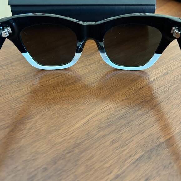 Italic Melrose Sunglasses in Black/White